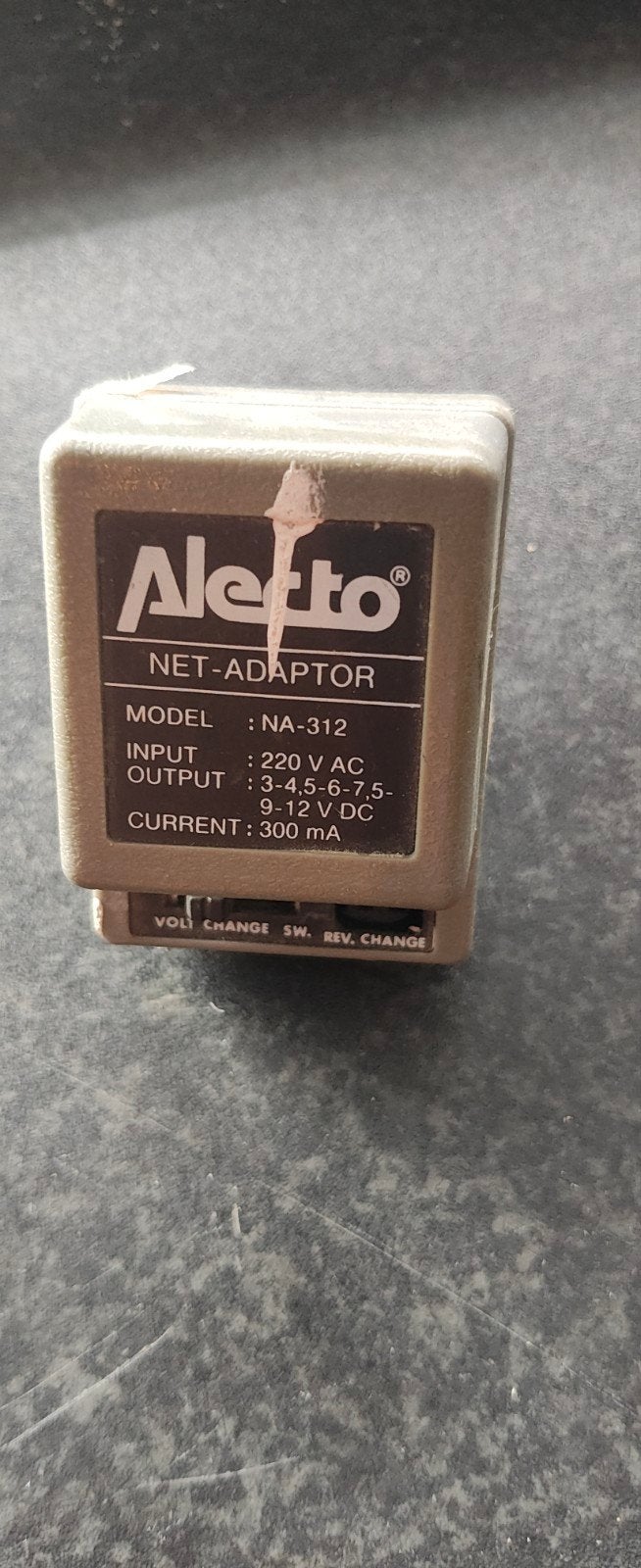 Partij van 100+ adapters 230V naar diverse voltages, Ophalen, Gebruikt