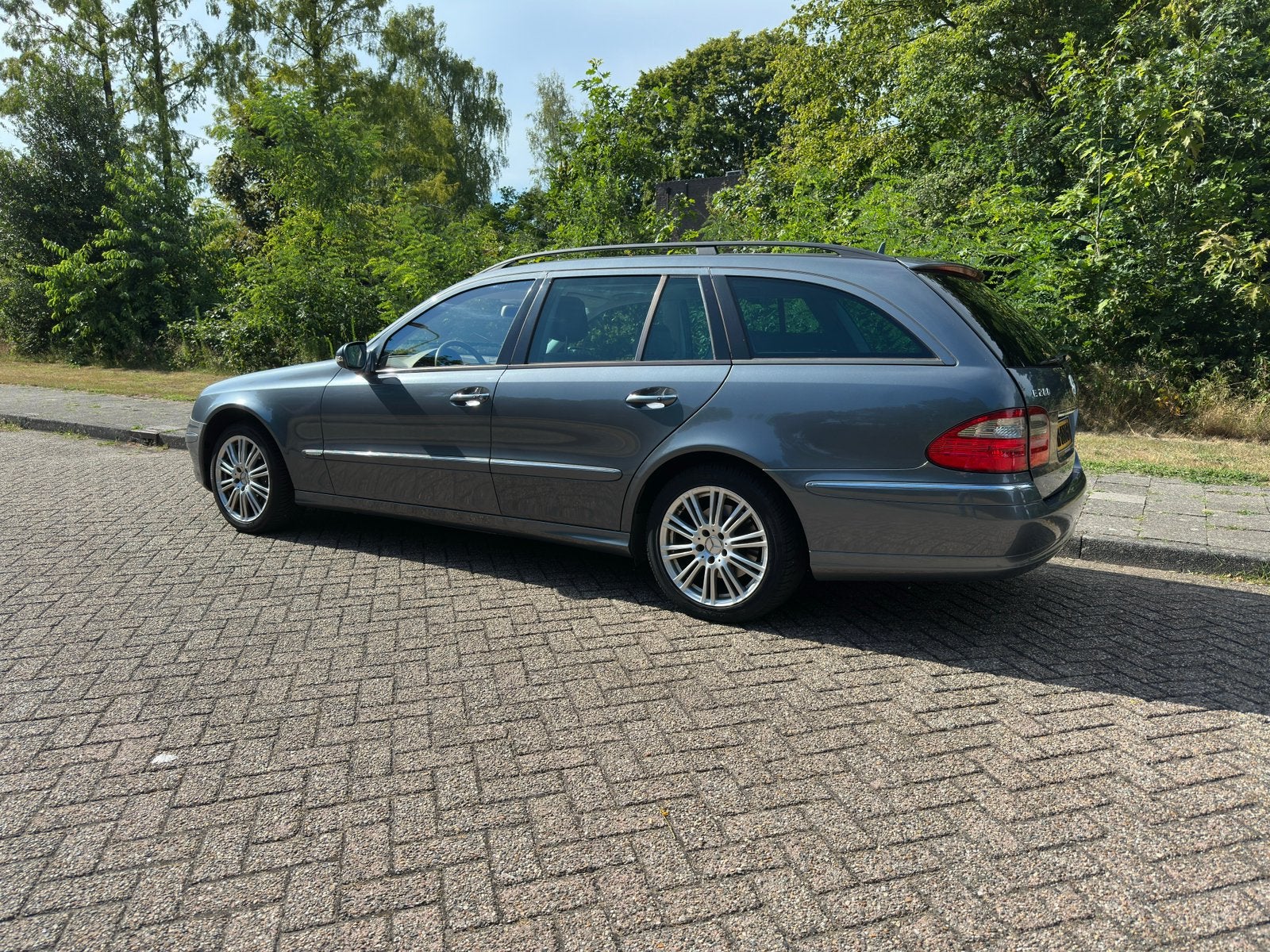 Volle Mercedes E 280 Memory en massage stoelen, open dak enz, Auto's, Automaat, Achterwielaandrijving, Euro 6, Stationwagon
