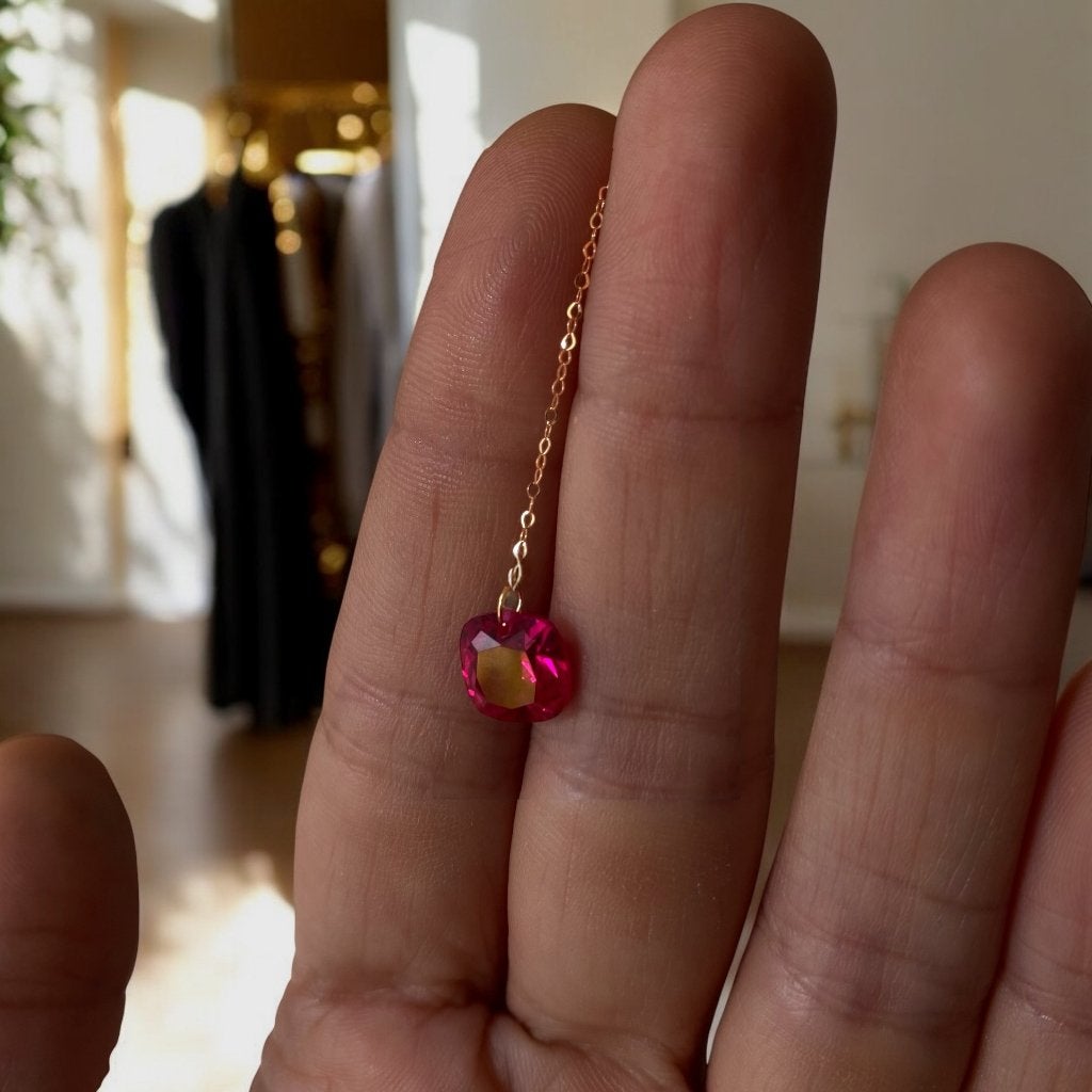 18K geelgouden robijn oorbellen, Sieraden, Tassen en Uiterlijk, Oorbellen, Hangers, Ophalen of Verzenden, Zo goed als nieuw, Met edelsteen