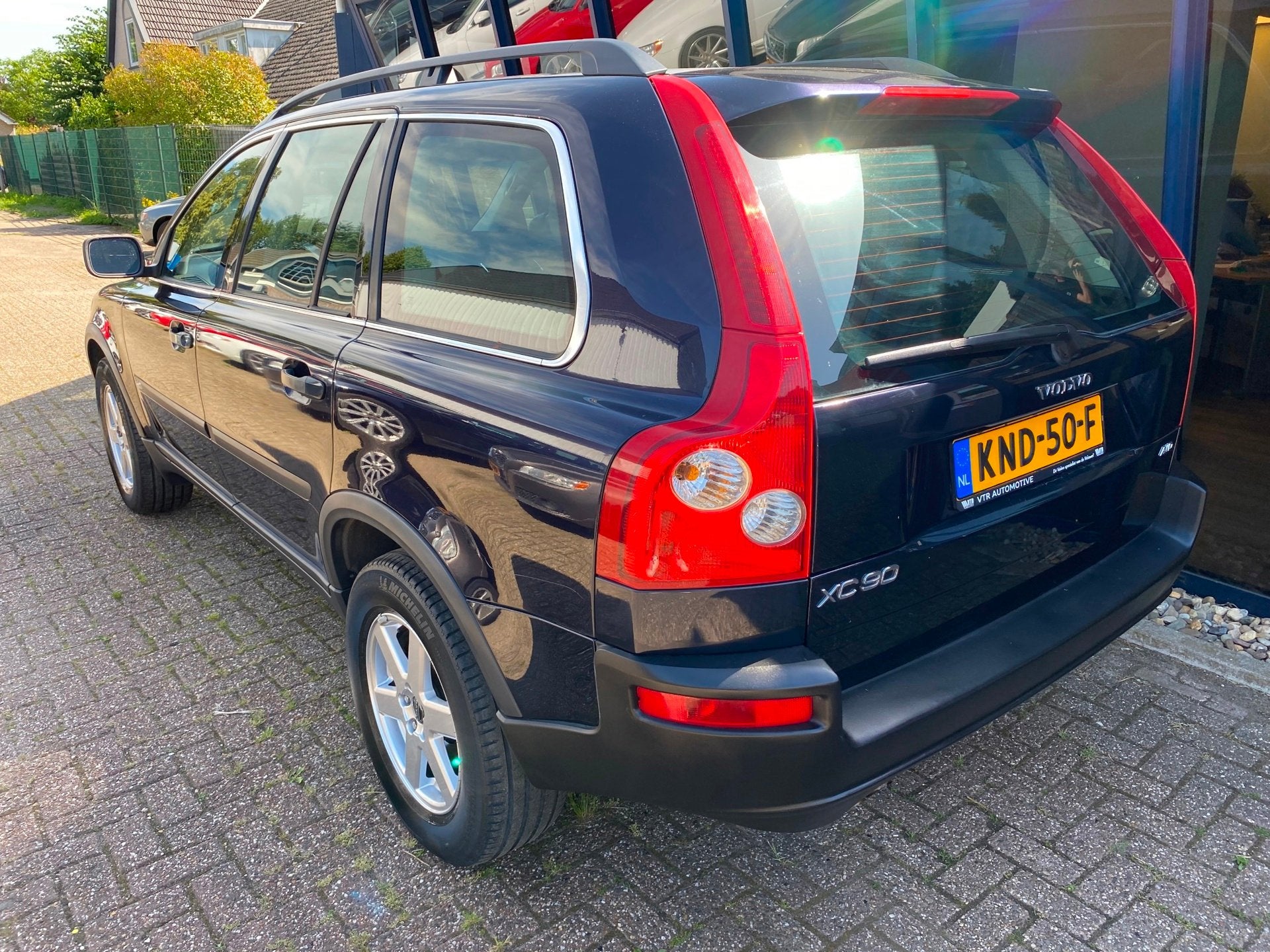 Volvo XC90 2.5 T Momentum Automaat, Gebruikt, Zwart, 1928 kg, Blauw