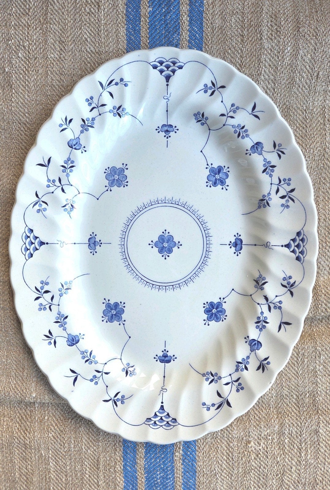 Myott Finlandia Staffordshire England, Churchill schaal, Antiek en Kunst, Ophalen of Verzenden