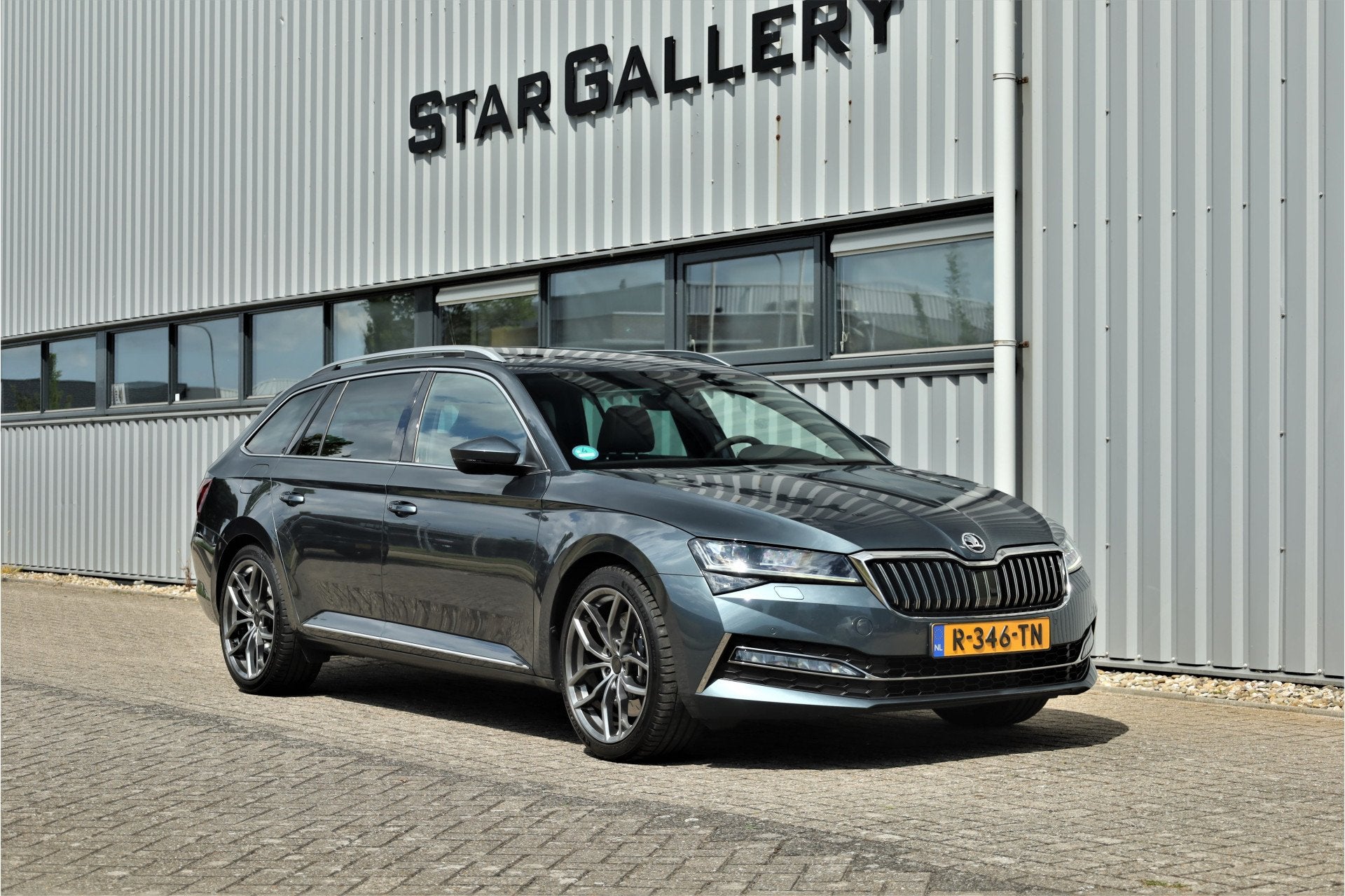 Skoda Superb Combi 2.0 TSI 4x4 DSG Laurin & Klement 425pk sl, Auto's, Automaat, Automatische klimaatregeling, Gebruikt, 4 cilinders