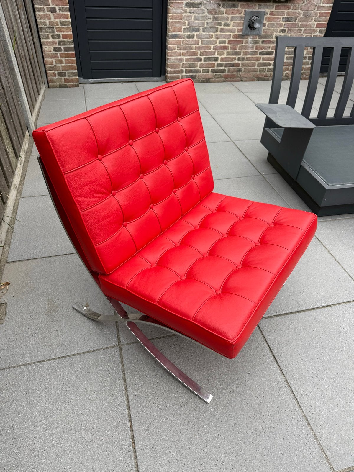 Barcelona stoel rood replica - Ludwig Mies van der Rohe, Eenpersoons, Ophalen of Verzenden, Zo goed als nieuw, Minder dan 150 cm