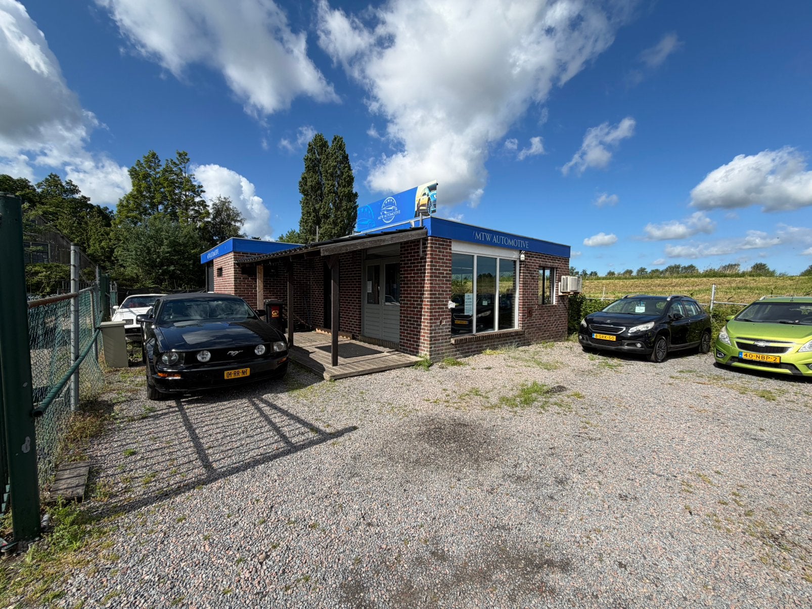 Te Huur Autobedrijf / Buitenterein / opslagruimte, 800 m², Huur, Bedrijfsruimte