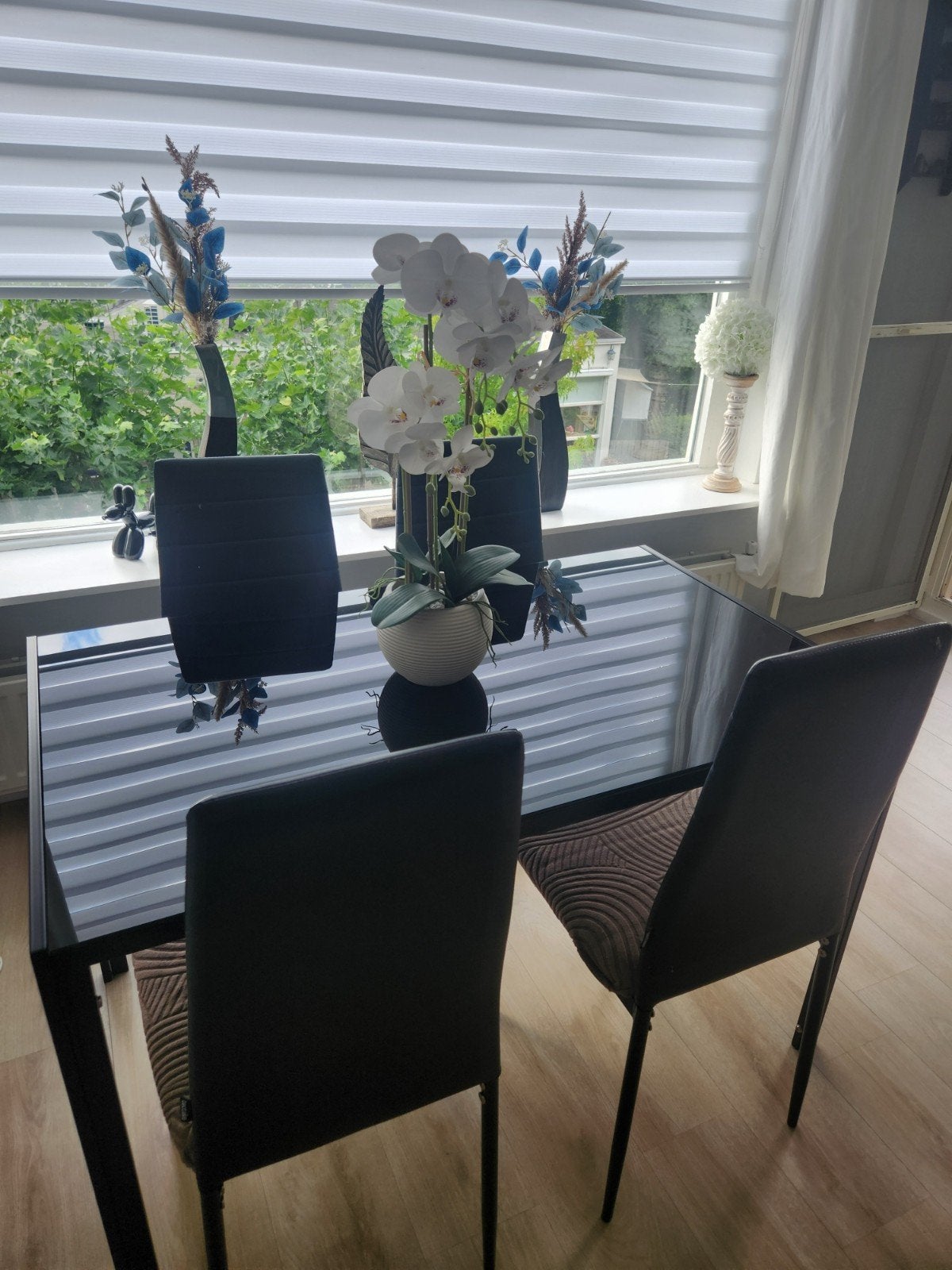 zwarte eettafel met glazen blad + 4 stoelen, Huis en Inrichting, Tafels | Eettafels, Ophalen, Gebruikt, 100 tot 150 cm, 50 tot 100 cm