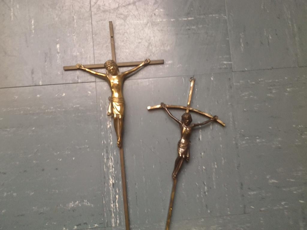 Twee Antieke Bronzen Kruisbeelden - Religieuze Kunst, Antiek en Kunst, Antiek | Religie, Ophalen of Verzenden