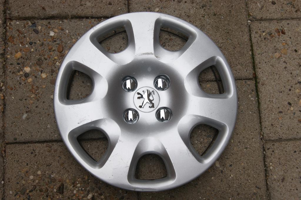 1 losse originele wieldop Peugeot 208 15 inch (Model 1), Ophalen of Verzenden, Gebruikt