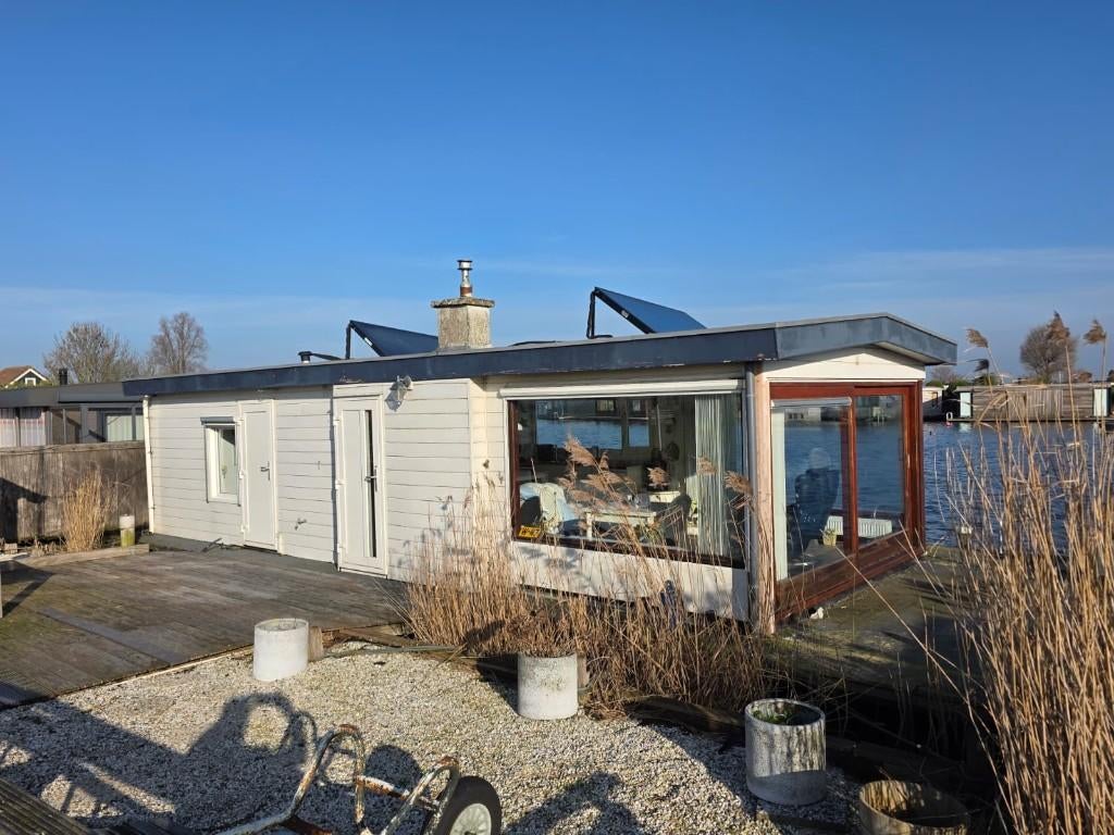 Betonnen woonark 13,8  4 m –  zonder ligplaats, Huizen en Kamers, Woonboten te koop, 2 kamers, Verkoop zonder makelaar, 43 m²