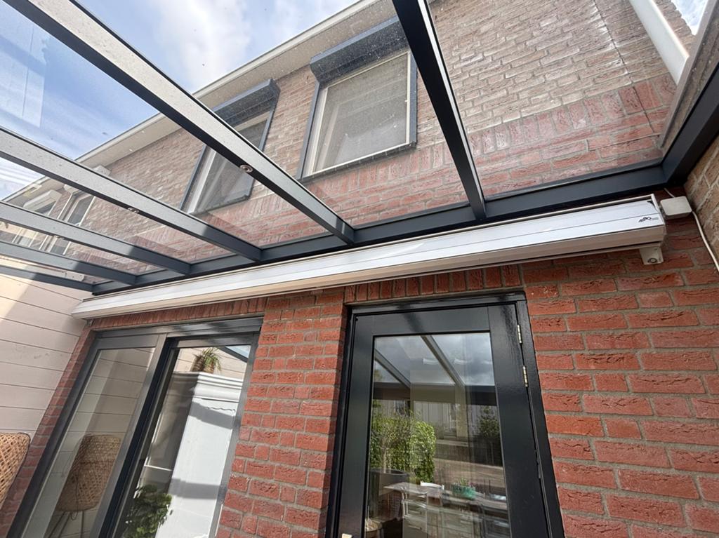 Elektrisch zonnescherm, Ophalen, Zo goed als nieuw