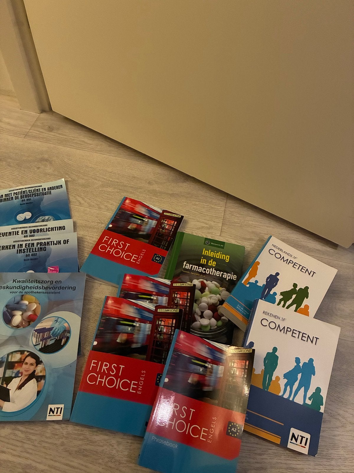Diverse studieboeken NTI: Farmacotherapie, Engels, Nederland, Boeken, Studieboeken en Cursussen, Verzenden, Gamma, Zo goed als nieuw