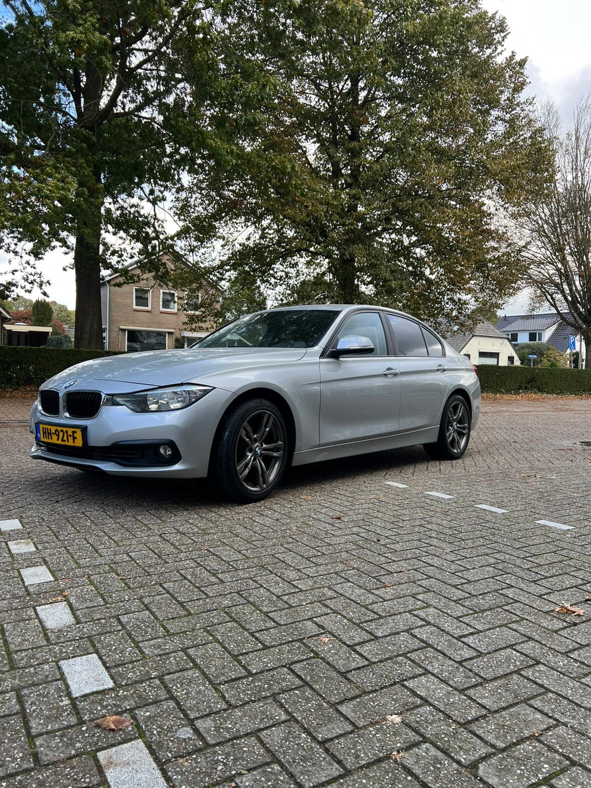 BMW 3-Serie 2.0 320I AUT 2015 Grijs, 1998 cc, 1800 kg, Zwart, 4 cilinders