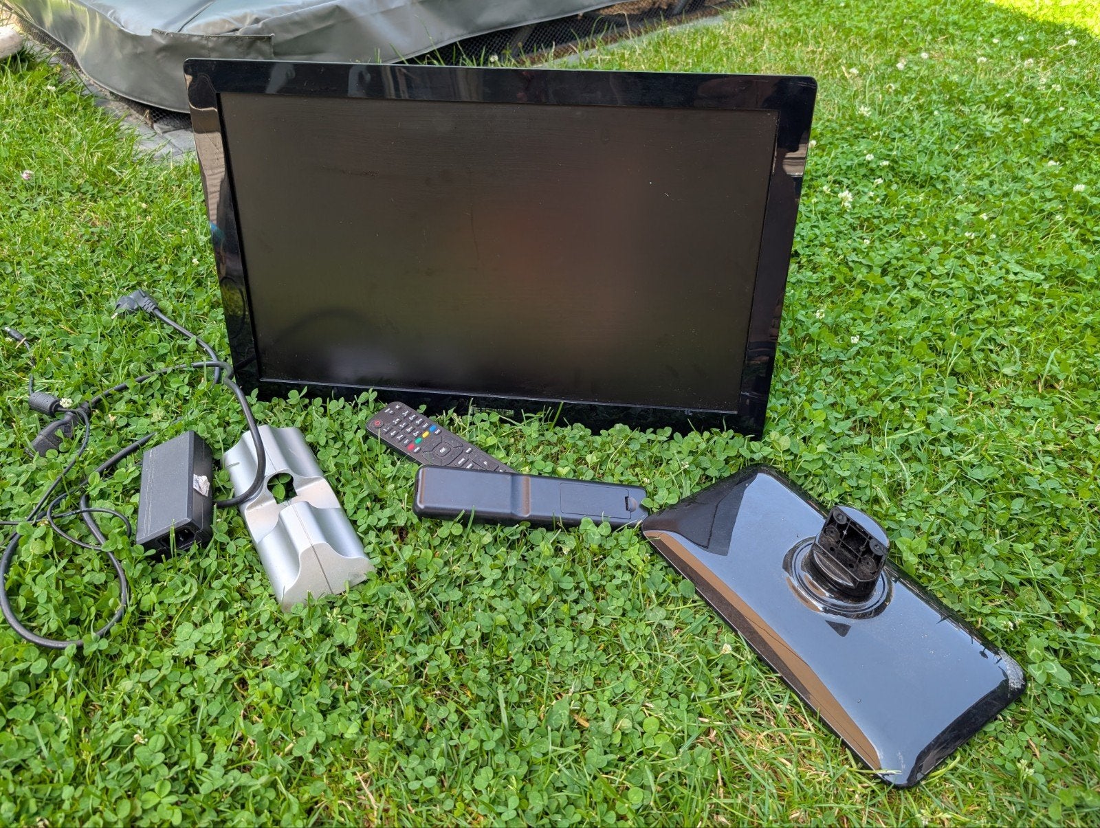 TV 24 inches (hadden wij in de caravan), Ophalen, 50 Hz, Philips