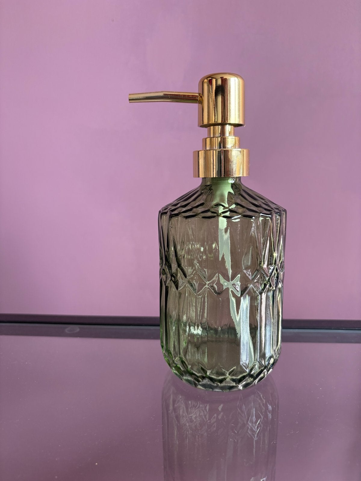 Stijlvolle Zeepdispenser - Groen Glas met Gouden Pomp, Ophalen of Verzenden, Zo goed als nieuw, Groen, Zeepdispenser/zeepbakje