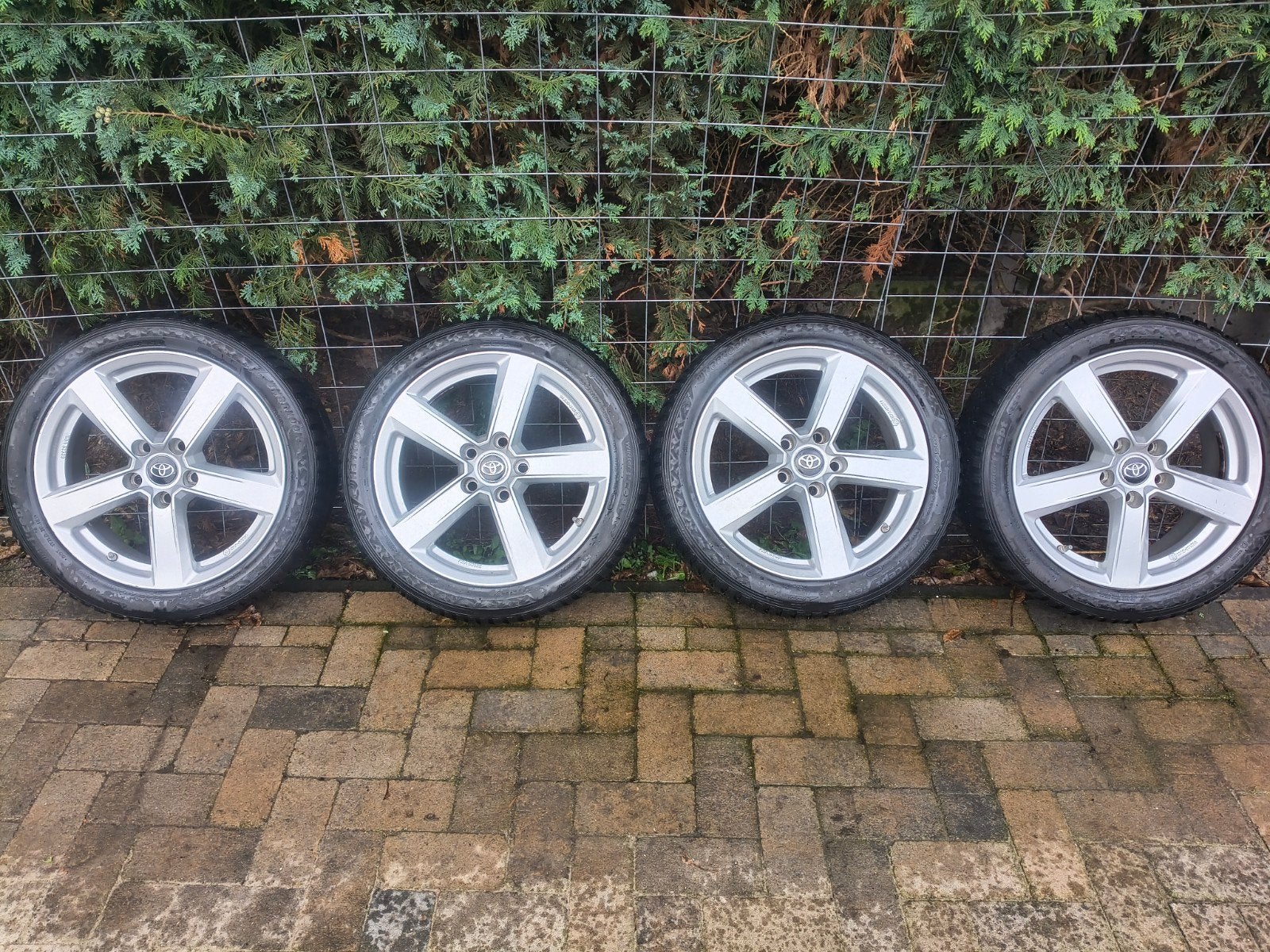 Winter set Toyota Auris 205/50/17 inch Hankook  7- 7.5 mm, Ophalen, Gebruikt, Banden en Velgen, 17 inch