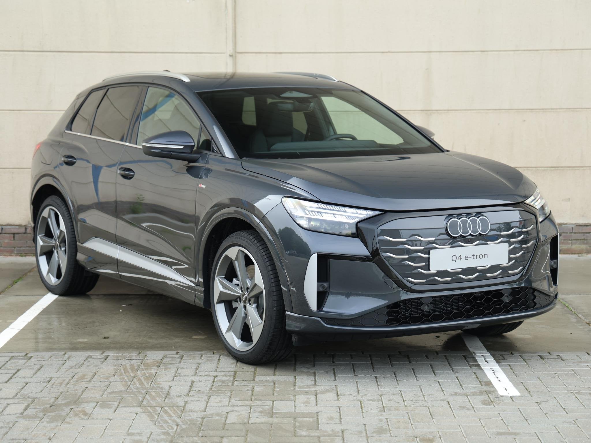 Audi Q4 e-tron S edition 82 kWh 286 PK SUV | Panoramadak | P, Auto's, Automaat, Achterwielaandrijving, 510 min, Zwart