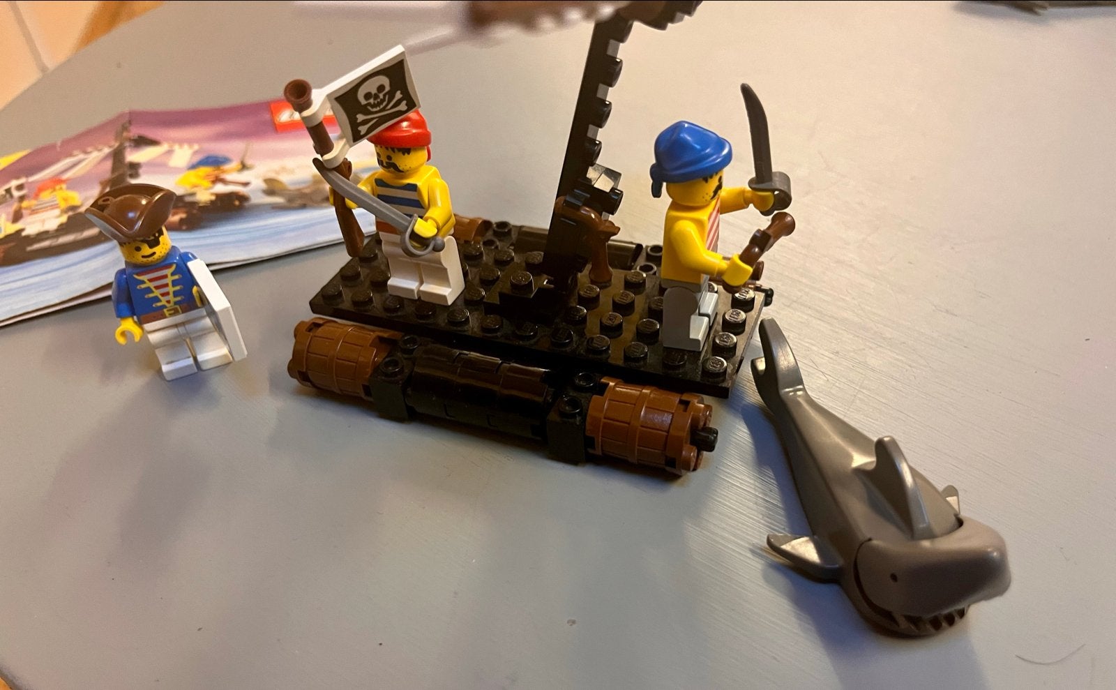 Lego Piraten Vlot 6257 compleet met minifiguren en haai, Kinderen en Baby's, Speelgoed | Duplo en Lego, Gebruikt, Lego, Compleet