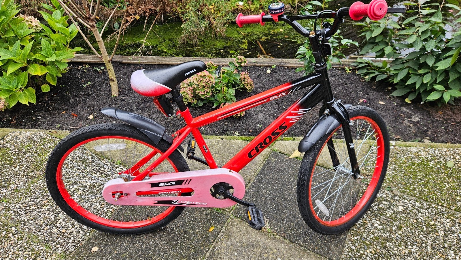 Cross BMX Fiets 22 inch - Rood/Zwart, Ophalen, Terugtraprem, Gebruikt, Staal