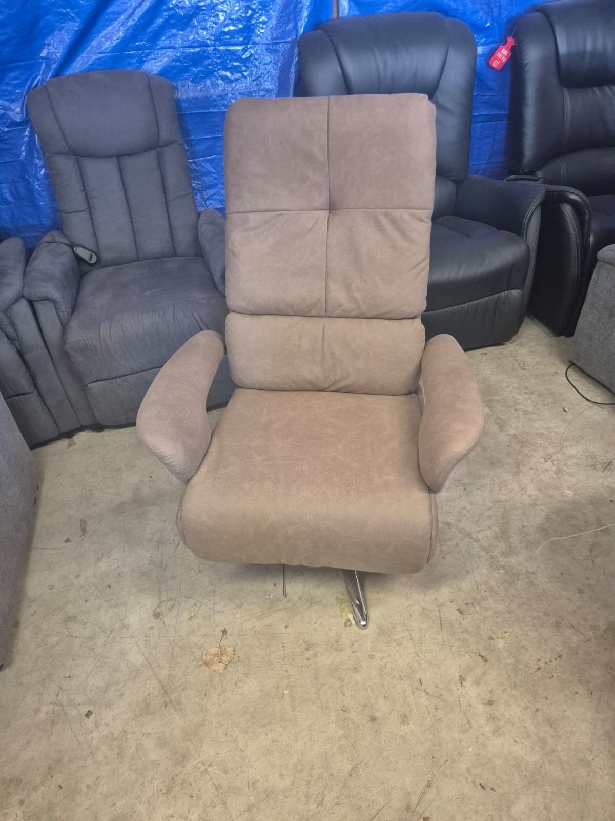 Elektrische Relaxstoel. stoffe beige/lichtbruine bekleding, Huis en Inrichting, Ophalen, Zo goed als nieuw, 75 tot 100 cm