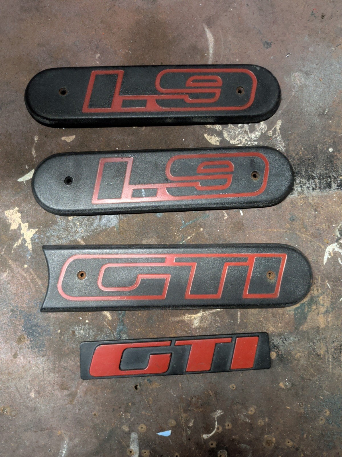 Peugeot 205 gti emblemen orgineel, Ophalen of Verzenden, Gebruikt, Universele onderdelen