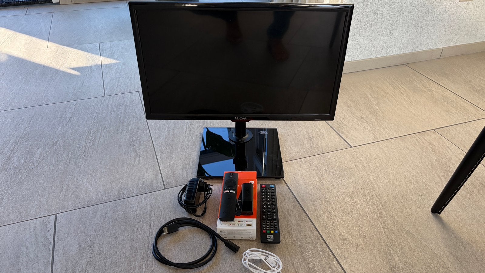 AL-CAR EasiTV 22,5 Camper TV + Xiaomi Stick 4K, Overige merken, 50 Hz, Ophalen of Verzenden, 40 tot 60 cm