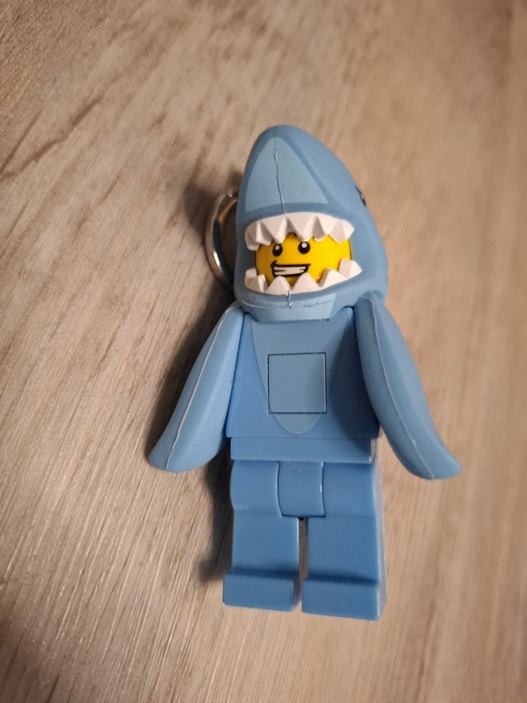 LEGO Shark Suit Guy sleutelhanger met LED, Lego, Ophalen of Verzenden, Sleutelhanger, City