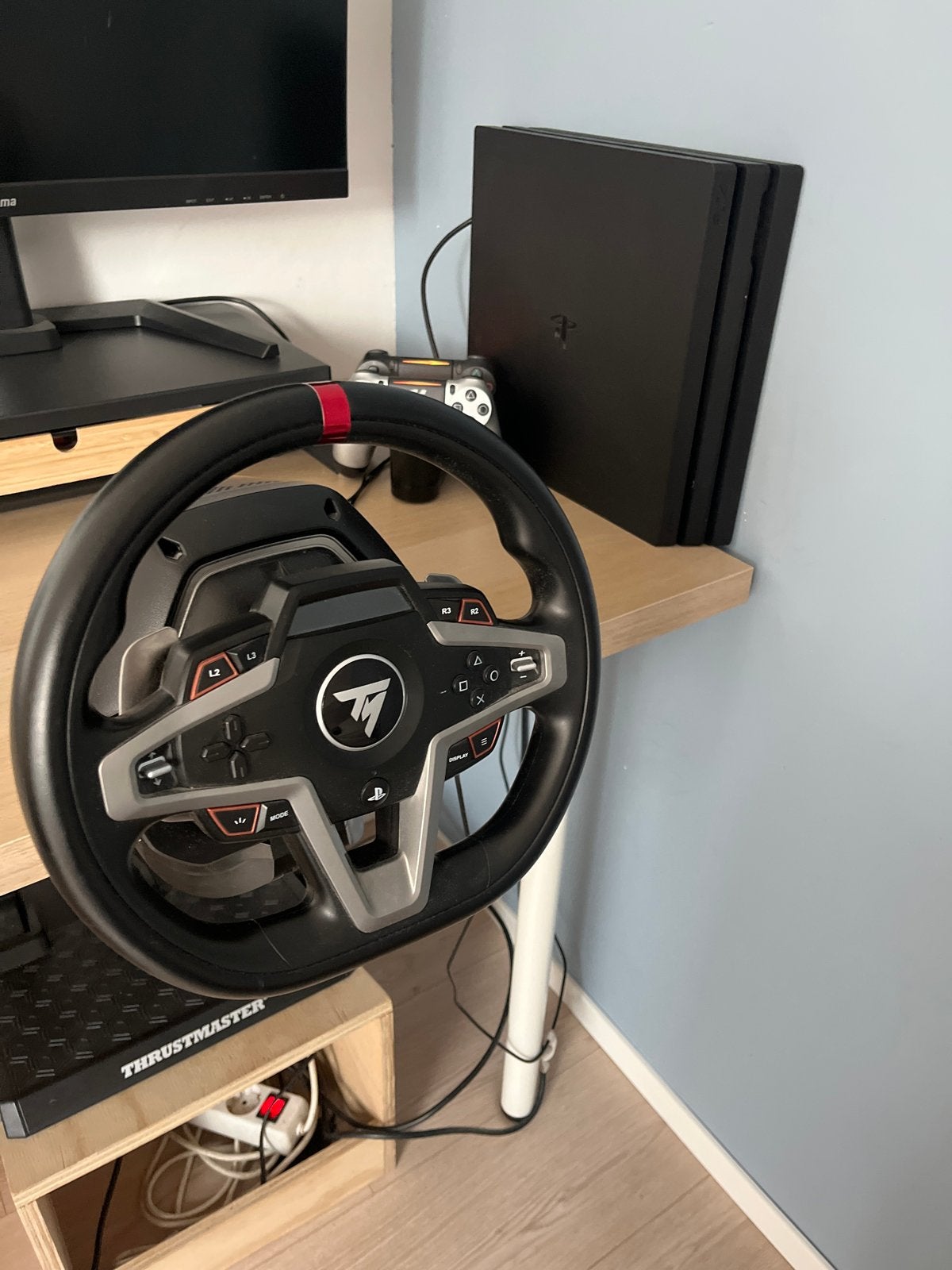 PlayStation 4 Pro met Thrustmaster T248 stuur en pedale, Spelcomputers en Games, Met 2 controllers, Ophalen of Verzenden, Zo goed als nieuw