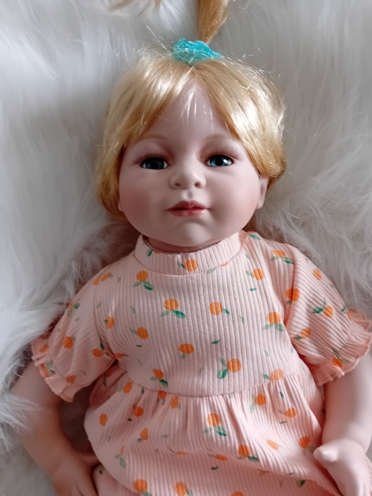 Levensechte Babypop met Blond Haar en Roze Jurkje, Verzamelen, Ophalen of Verzenden, Zo goed als nieuw, Babypop, Levensecht of Reborn