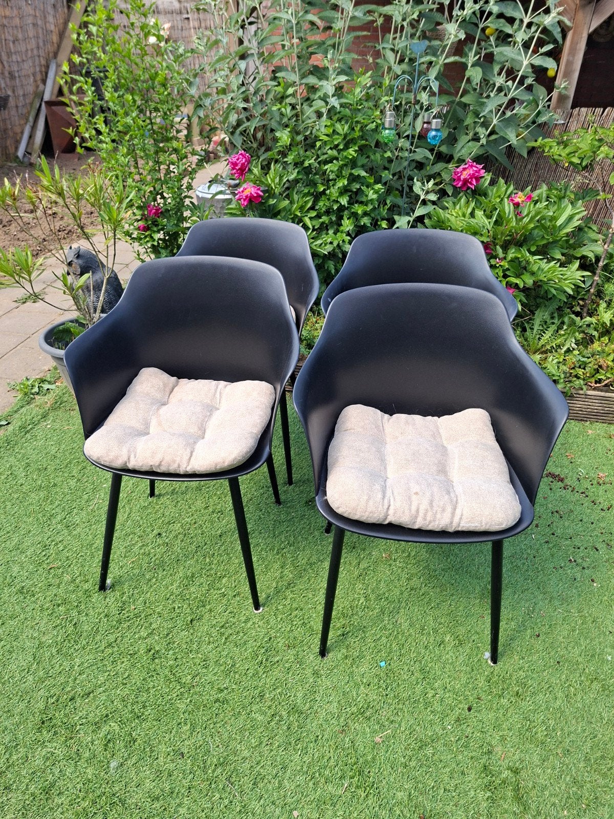 4 Zwarte Eetkamerstoelen met Kussens - Gebruikt, Ophalen, Gebruikt, Zwart, Vier