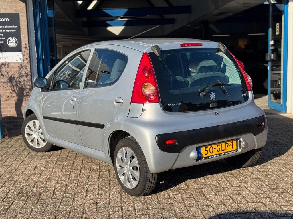 Peugeot 107 1.0-12V XS 2008 5drs Grijs AUT APK NAP, Auto's, Peugeot, Stof, Gebruikt, Zwart, 4 stoelen