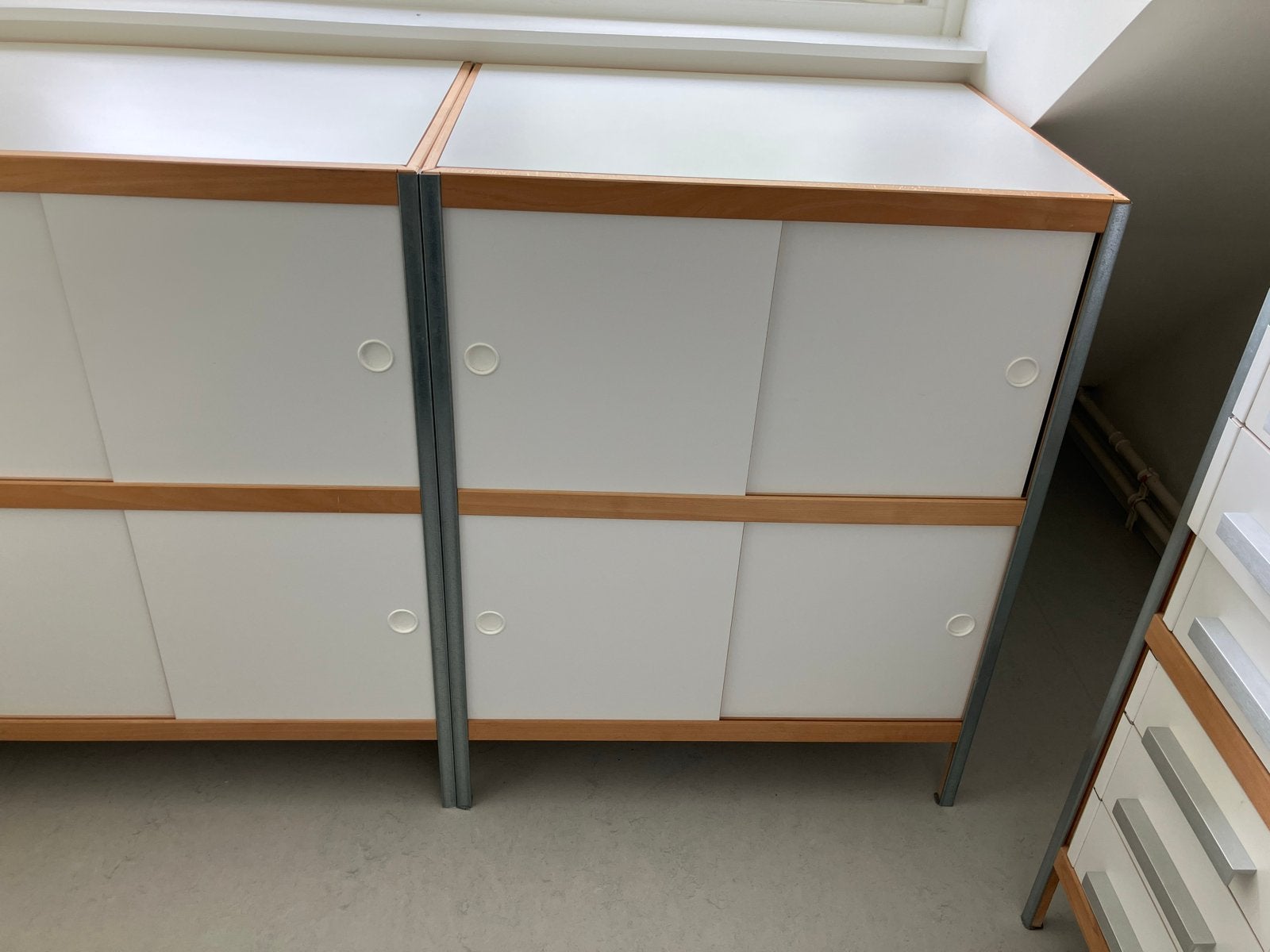 Twee Kewlox (Modulo) kasten met schuifdeuren, Ophalen, Zo goed als nieuw