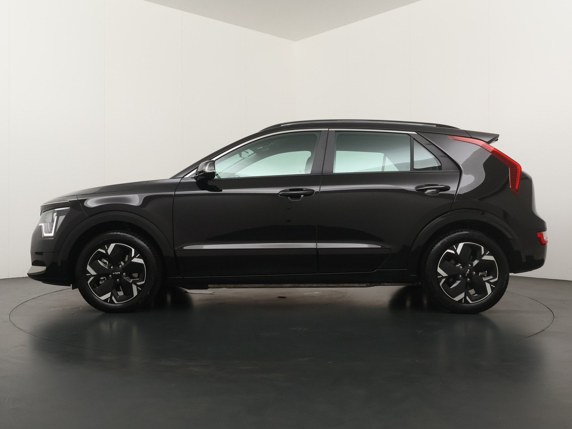 Kia Niro EV DynamicLine 64.8 kWh Automaat - SOH 98,9% - Navi, Auto's, Stof, Met garantie (alle), 1657 kg, Zwart