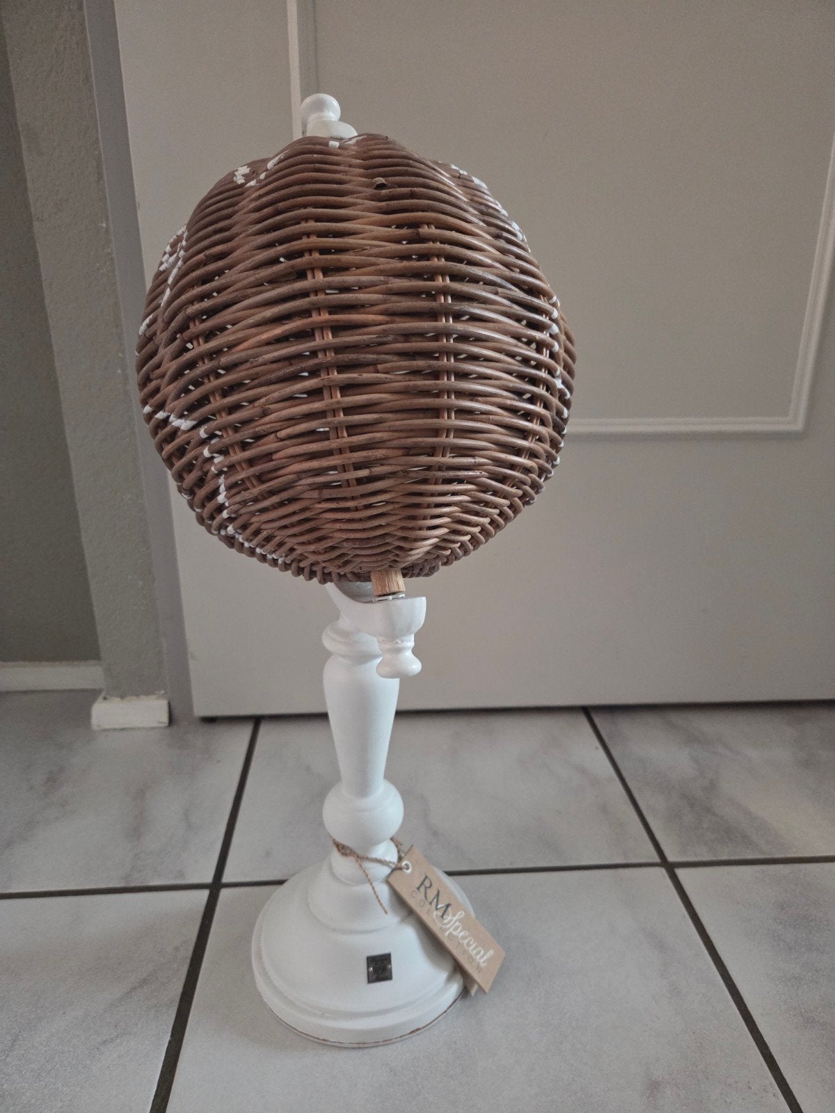 Riviera Maison Rattan Globe Decoratie (beschadigd), Huis en Inrichting, Ophalen, Hout, Gebruikt, Landelijk