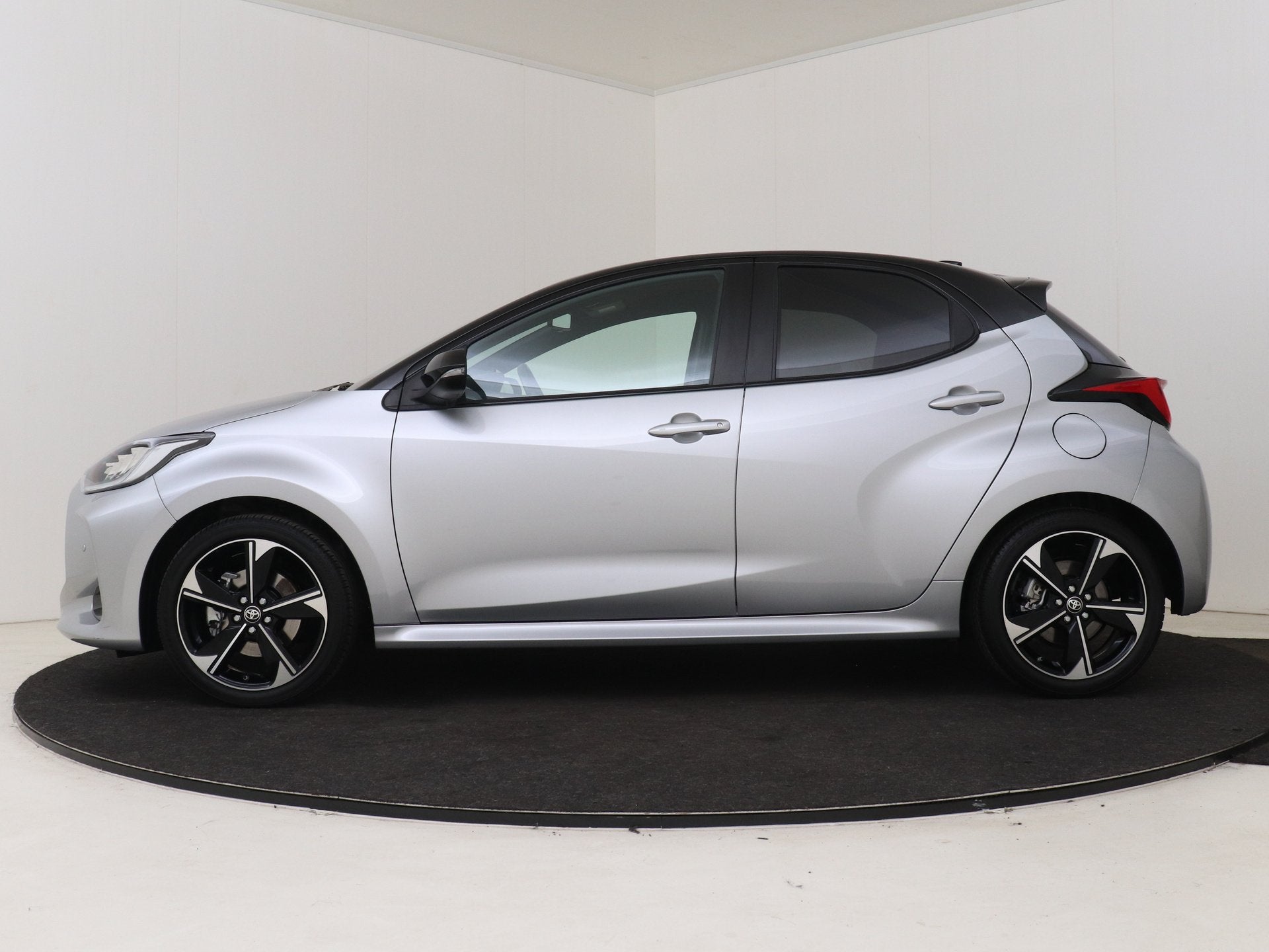 Toyota Yaris 1.5 Hybrid 130 Launch Edition | Dealer onderhou, 450 kg, Gebruikt, 49 €/maand, Hybride Elektrisch/Benzine