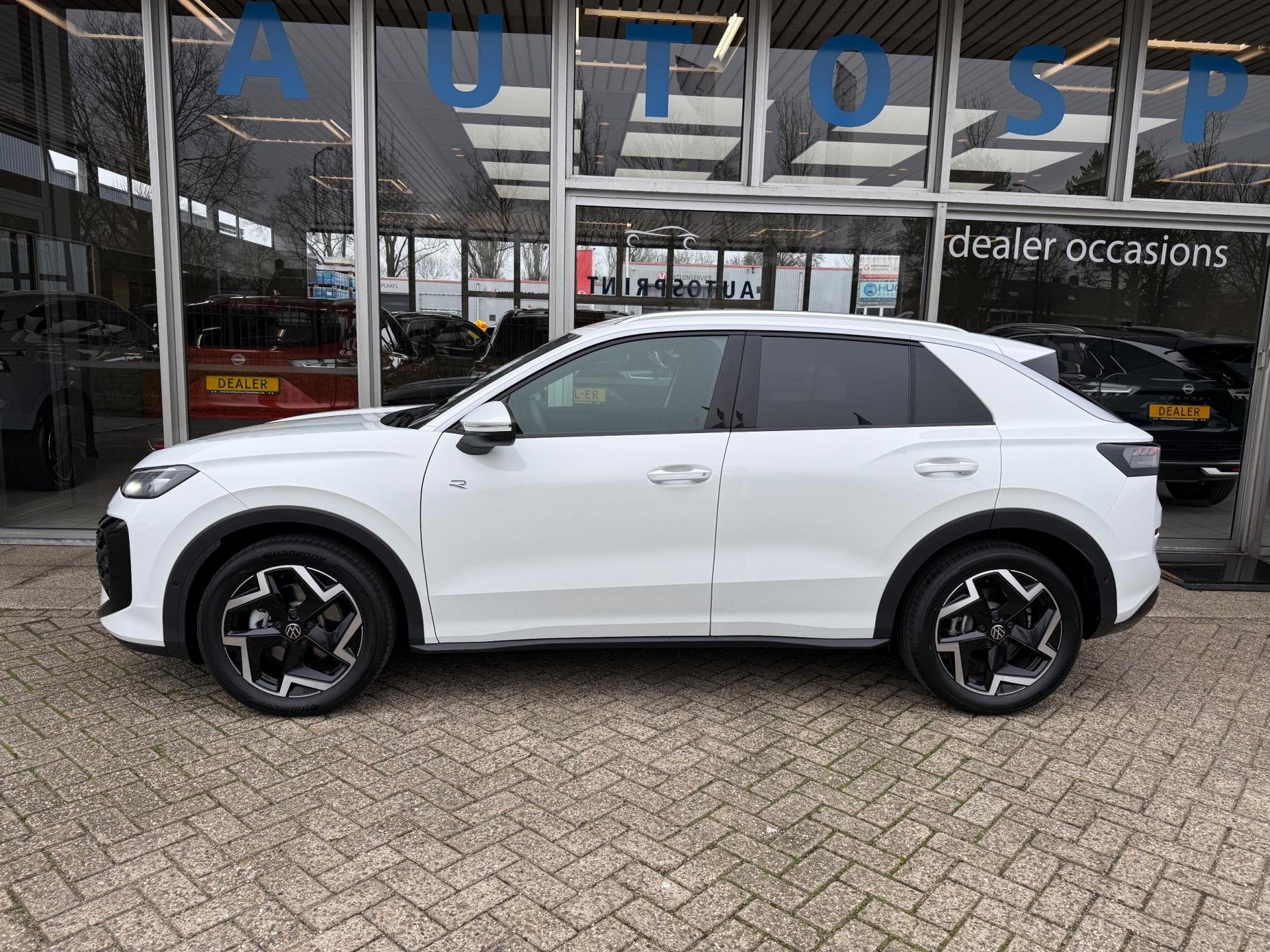 Volkswagen T-Roc 1.5 eTSI R-Line MODEL 2026 Business 150PK /, Auto's, 1258 kg, Zwart, 4 cilinders, 150 pk