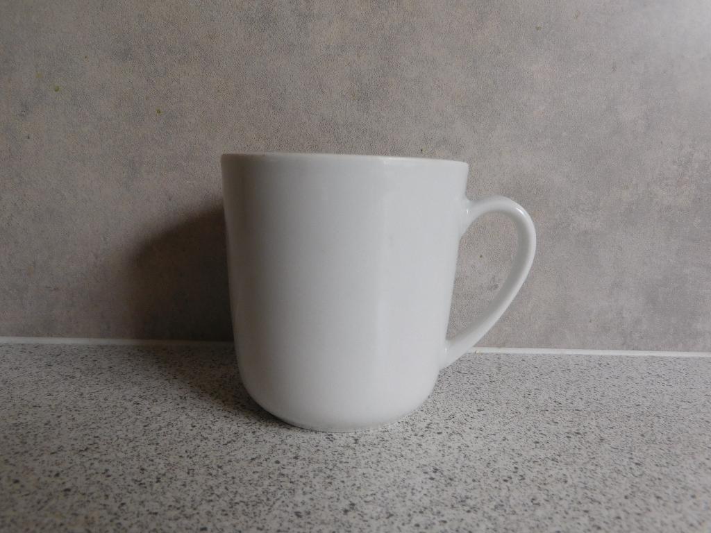 Mok 8,5x7,5 cm. Wit Arzberg, Ophalen of Verzenden, Zo goed als nieuw, Effen, Kop(pen) en/of Schotel(s)