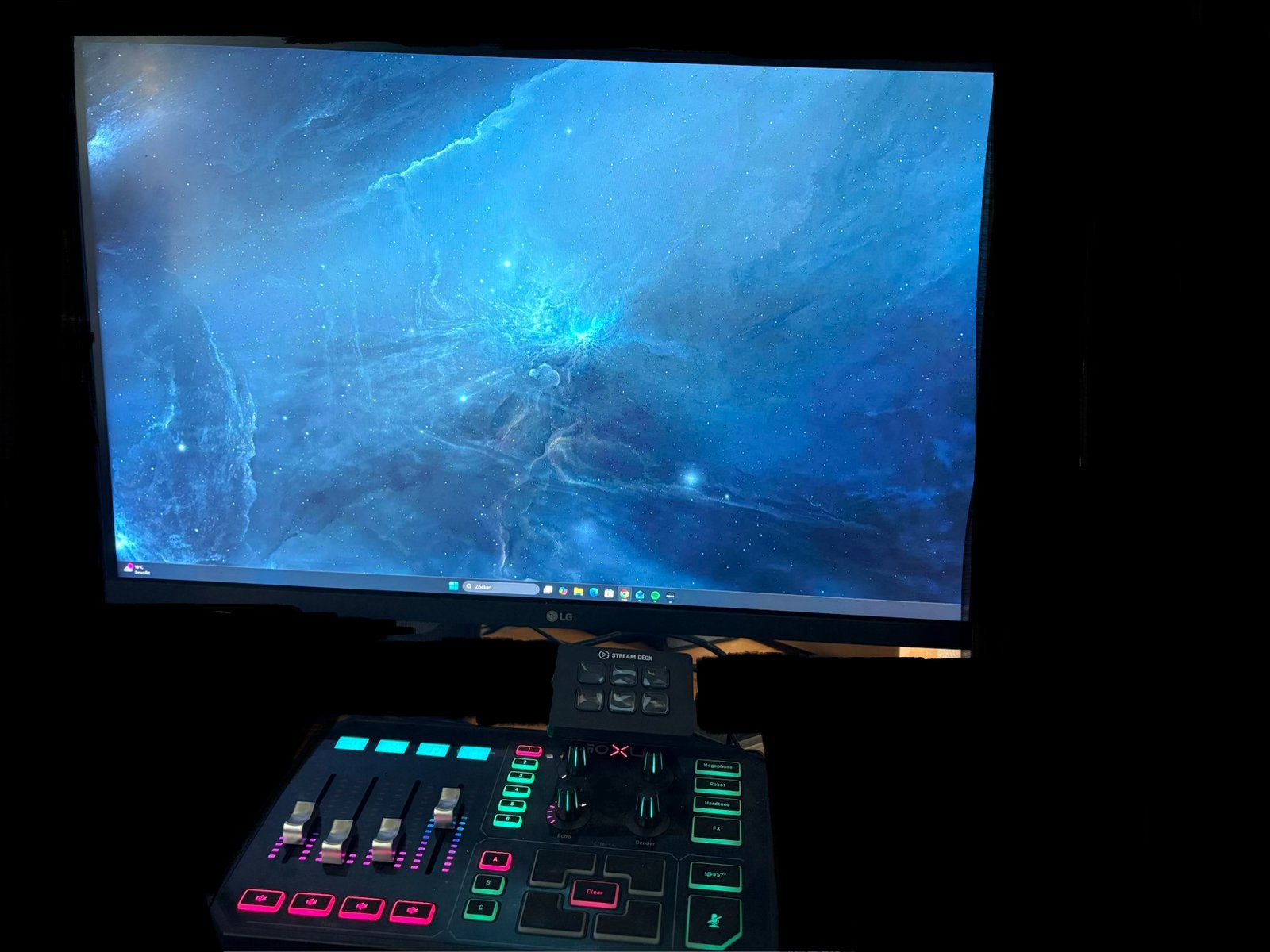 STREAMER SET: LG 27" QHD Monitor + GoXLR + Stream Deck Mini, IPS, Minder dan 1 ms, Zo goed als nieuw, Hoofdtelefoonaansluiting