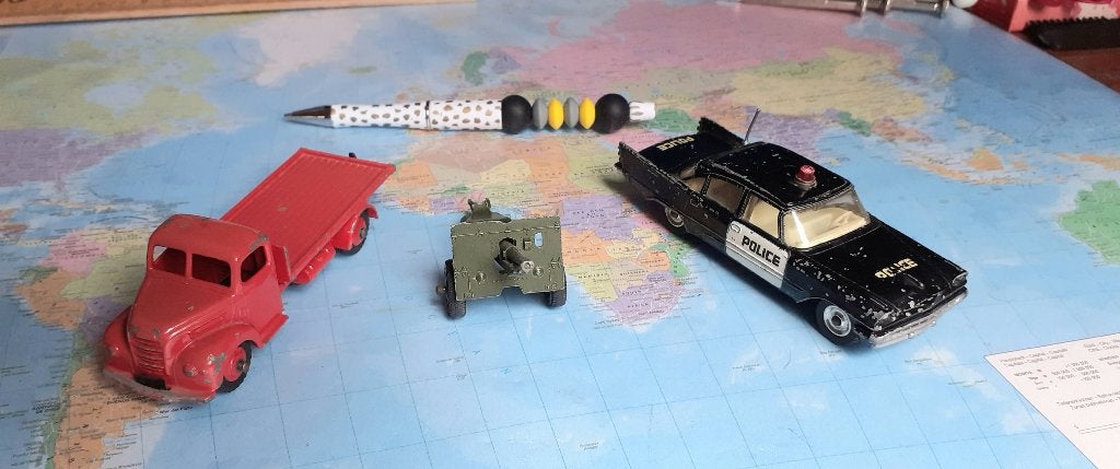 Drie  Dinky Toys    Desoto Fireflits - Police;  Fordson 422, Verzenden, Zo goed als nieuw, Overige typen, Dinky Toys