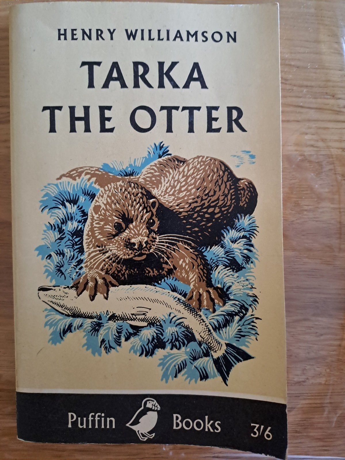 Engels talig boek: Tarka the otter, Gelezen, Europa overig, Ophalen of Verzenden, Henry Williamson