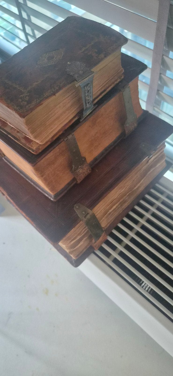 Kavel van 3 antieke Statenbijbels (18/19 eeuw) - Leder/koper, Antiek en Kunst, Ophalen of Verzenden