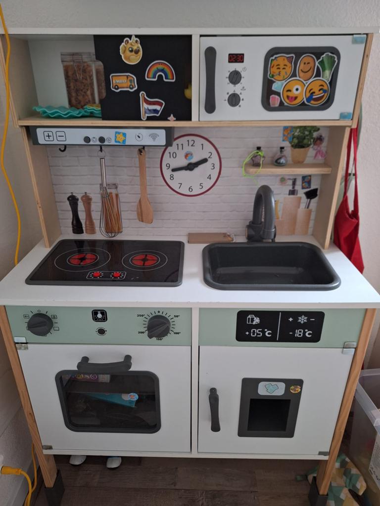 Houten speel keukentje met accessoires, Ophalen, Zo goed als nieuw