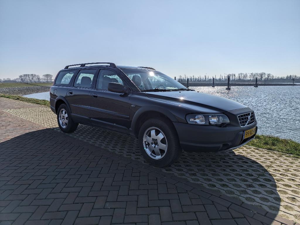 Volvo XC70 2.5 T AWD Geartronic Cross Country origineel NL!, Automaat, Automatische klimaatregeling, 1800 kg, Beige