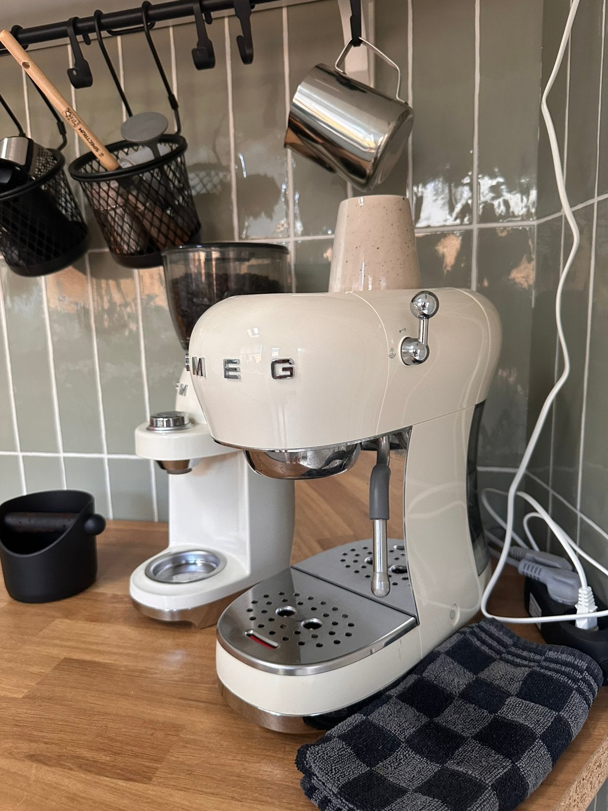SMEG koffiemachine creme, Witgoed en Apparatuur, Koffiezetapparaten, 10 kopjes of meer, Ophalen, Zo goed als nieuw, Koffiemachine