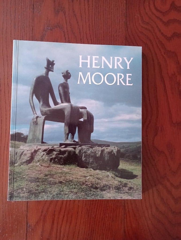HENRY MOORE  1898 - 1986  183 images of bronze sculptures,, Beeldhouwkunst, Ophalen of Verzenden, Zo goed als nieuw, Meerdere auteurs