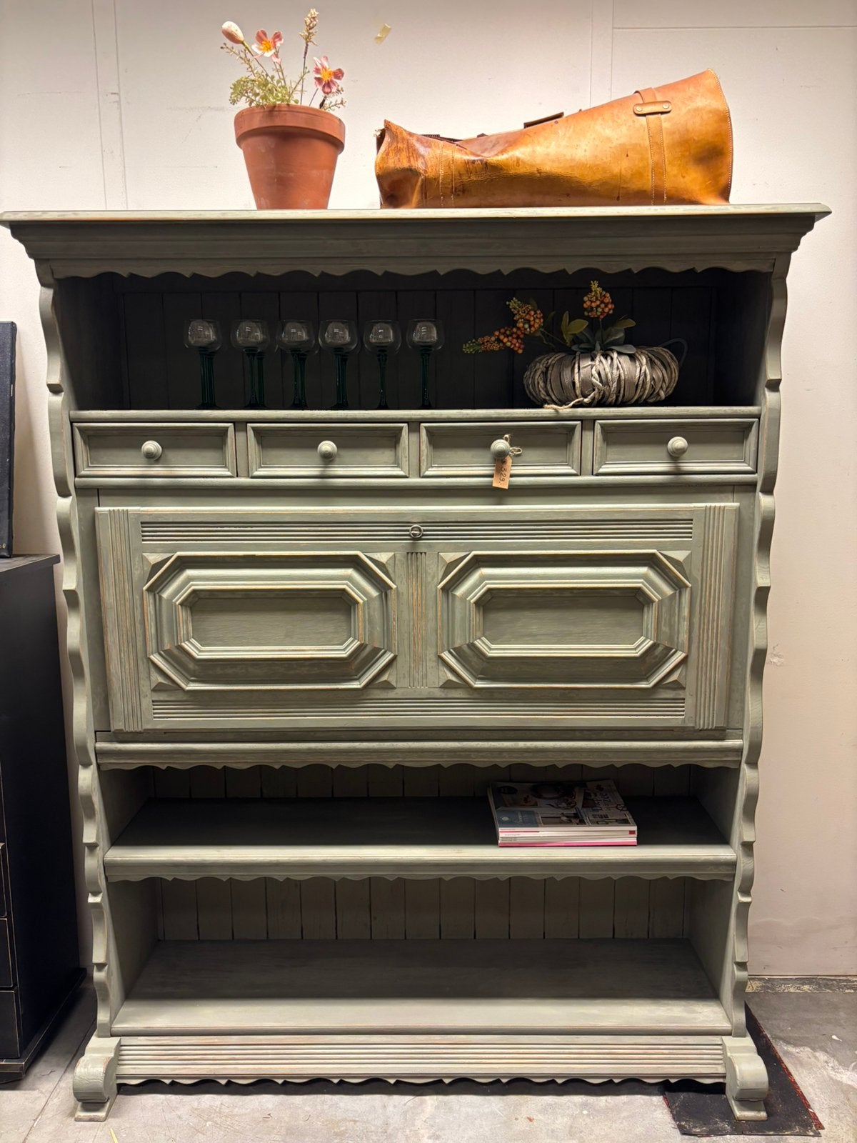 Vintage brocante secretaire kast / buffetkast / kast, Ophalen, Studio Larilo, Studiolarilo@gmail.com, Zo goed als nieuw