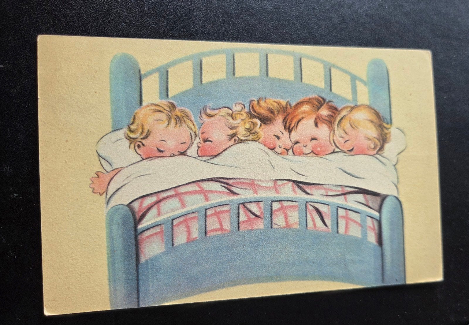 Slapende kindjes in een bed (1951), Verzenden, 1940 tot 1960, Gelopen, Kinderen