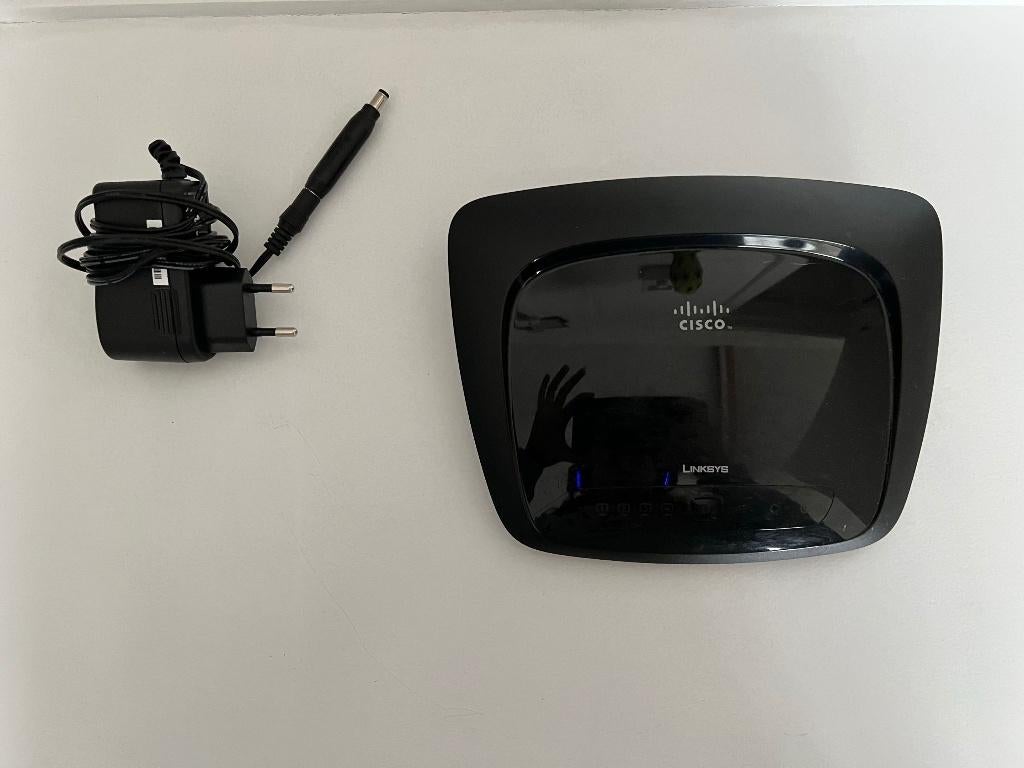 Cisco Linksys WRT320N Draadloze Router met Adapter, Computers en Software, Ophalen of Verzenden, Gebruikt, Router, Linksys