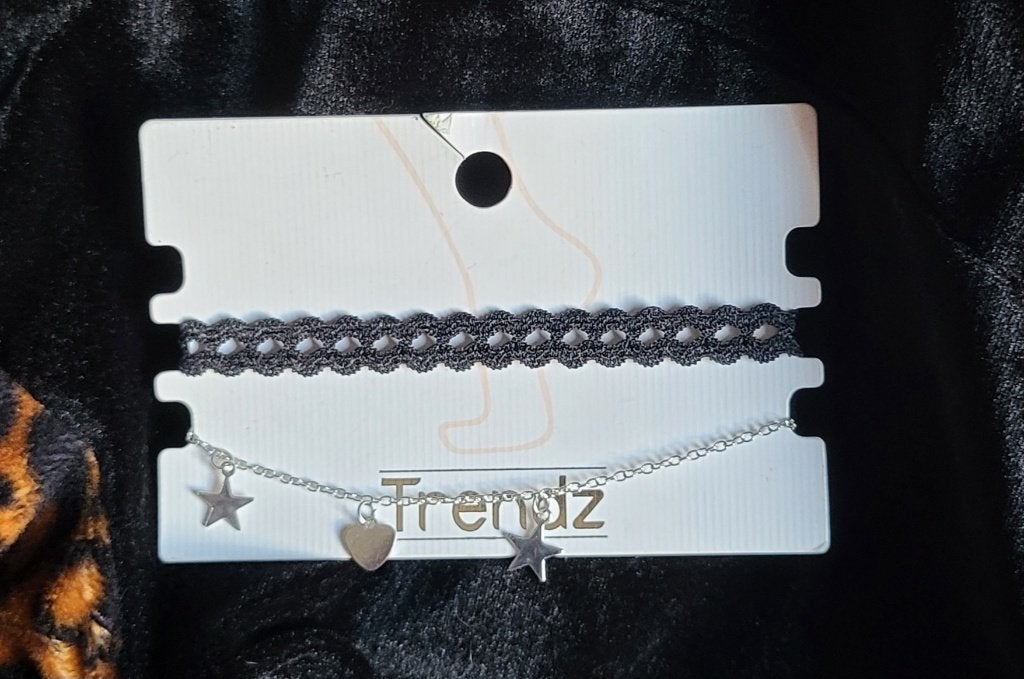 Leuke Trendy enkelbandjes, Zwart kant en zilveren bedels, Ophalen, Nieuw, Overige materialen, Met bedels of kralen