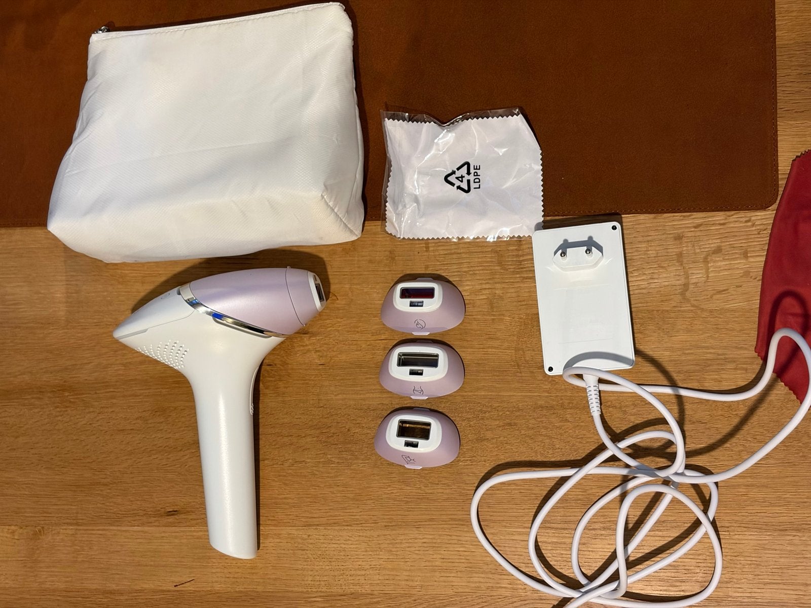 Foto 2 van Philips Lumea IPL9000 - Zo goed als nieuw, compleet