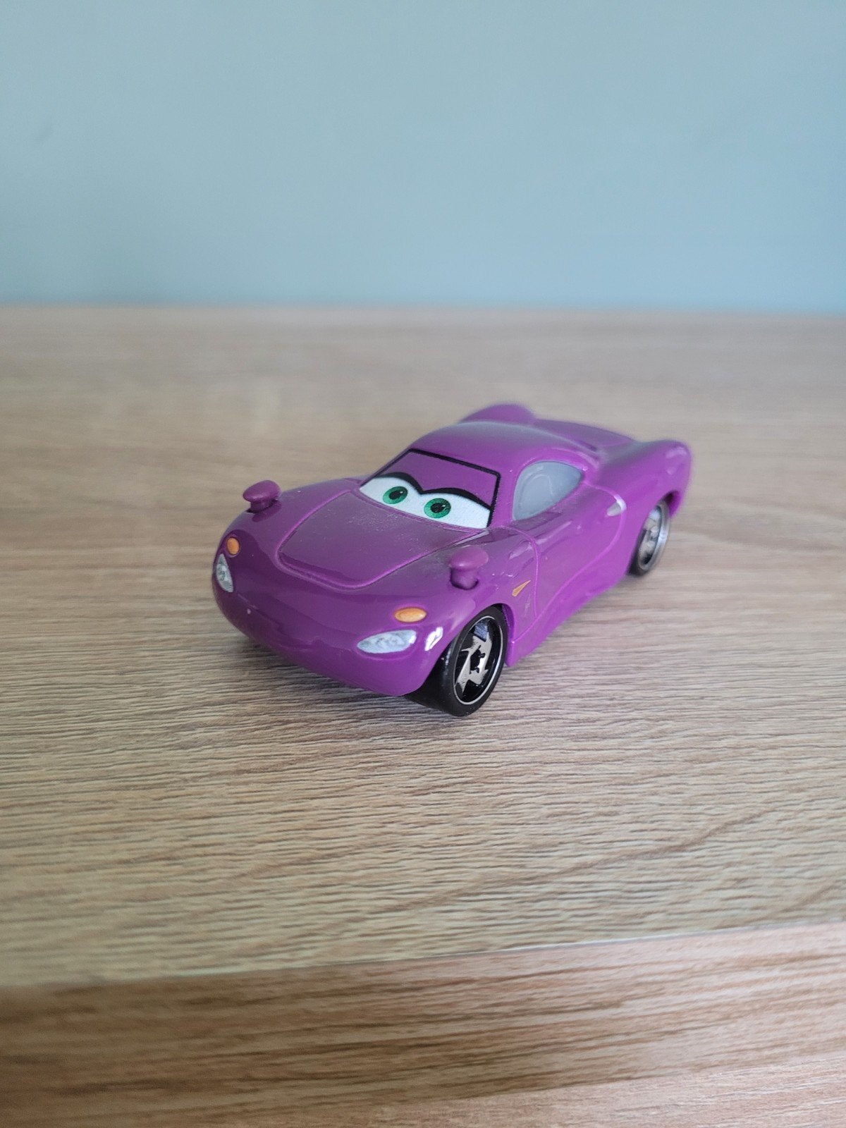 Cars 3 Cruz Ramirez paars speelgoedauto bijna nieuw, Ophalen of Verzenden, Zo goed als nieuw
