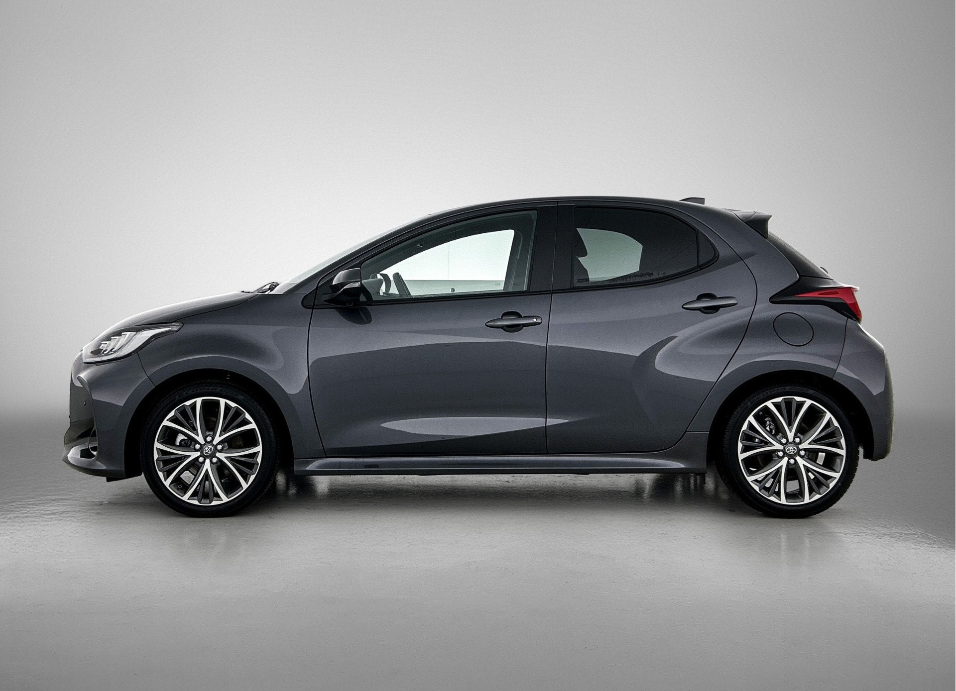Toyota Yaris 1.5 Hybrid 130 Executive | BTW voertuig | Deale, Auto's, 450 kg, Gebruikt, Automatische klimaatregeling, 1125 kg